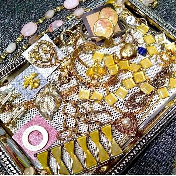 1/2 Lb Vtg 2 Now Estate Costume Jewelry Lot Some Signed All Wearable Silver Gold